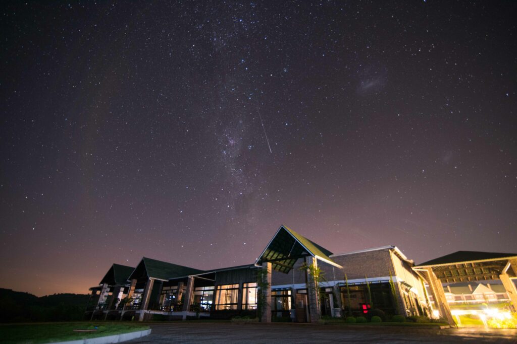 Hotel na Natureza: vista do Estribo Hotel Estância sob um céu estrelado